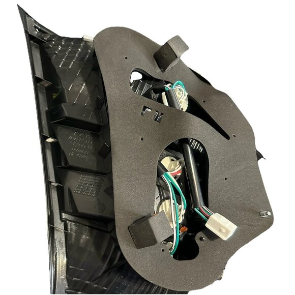 2002 2003 2004 Toyota Camry Tailight Tail Lamp Right Factory OEM Used - Picture 2 of 3